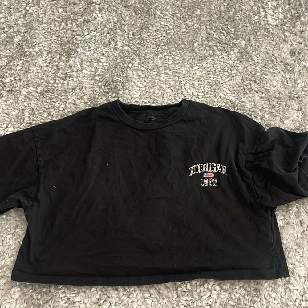 Black cropped Cotton on michigan tee